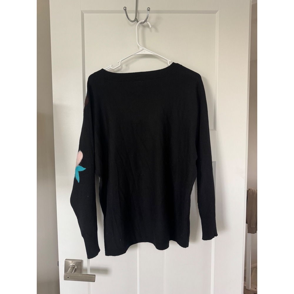 Aaeda Women Black Floral Applique Knit Pullover Sweater Crew Neck Size Large - Picture 4 of 6